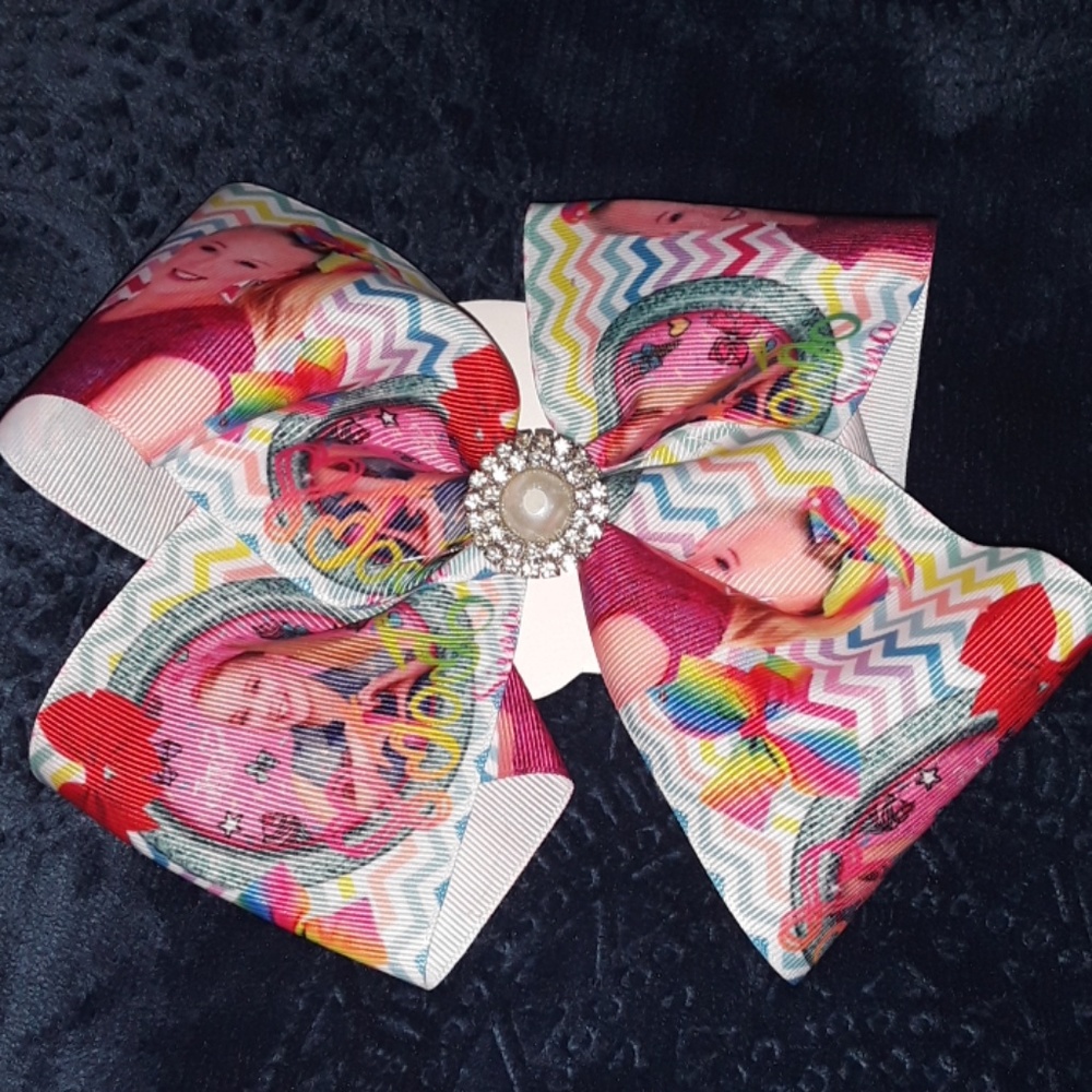 Jojo Siwa bow with many colors